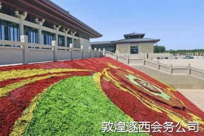 想在鸣沙山月牙泉办一场小型颁奖晚宴，有当地旅行社能承办吗？
