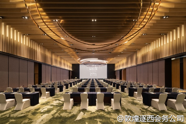 从北京飞敦煌,会议结束后想顺便去嘉峪关,怎么安排路线?