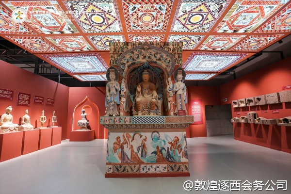 敦煌有没有能定制沙漠晚宴的旅行社？要带歌舞表演的。