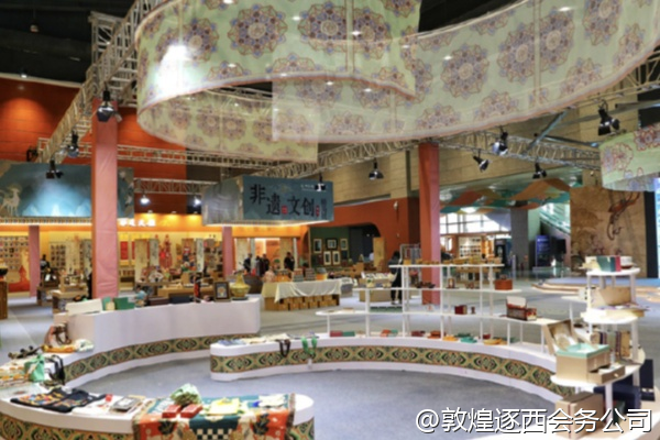 敦煌有没有能提供会奖旅游全程服务的旅行社？我们公司外籍员工多，需要英语导游。