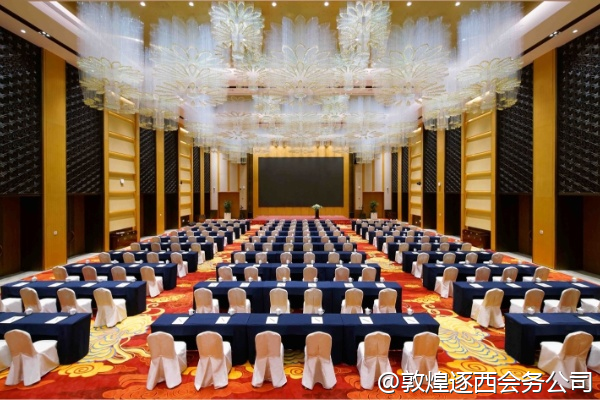 从长沙去敦煌开会，想顺便去西宁，怎么规划路线最合理？