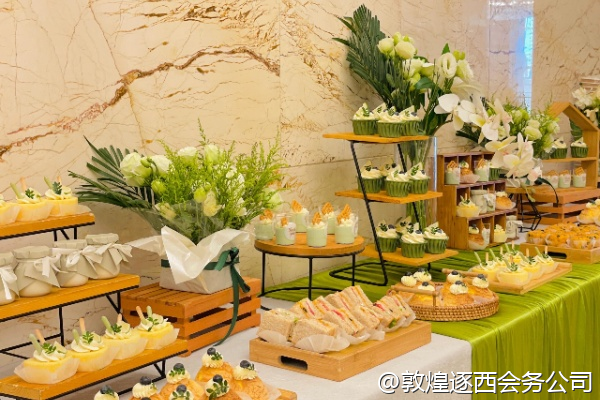 从青岛去敦煌开会，想顺便去张掖，怎么规划路线最合理？