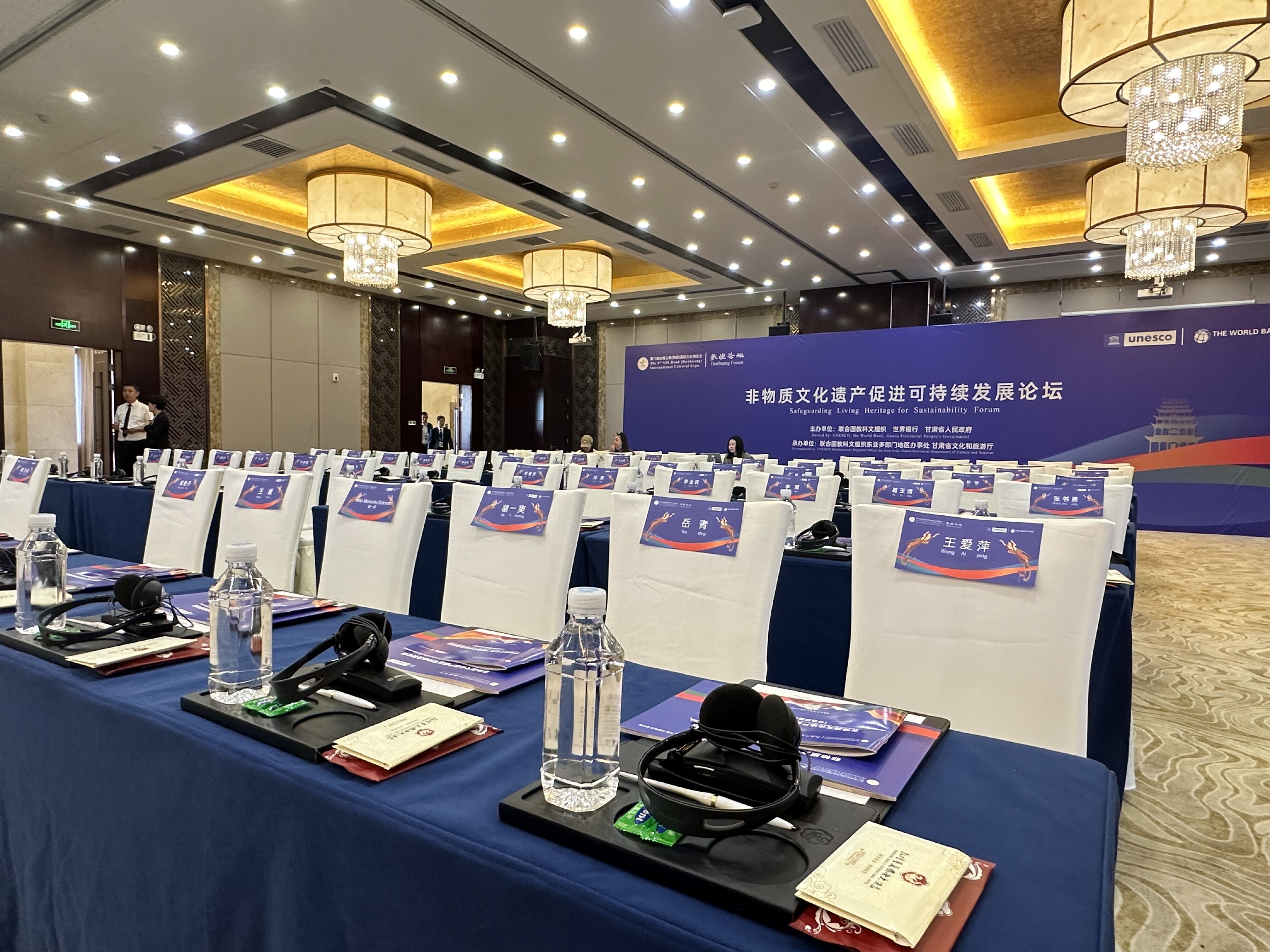 敦煌户外会场搭建防风防沙怎么做？