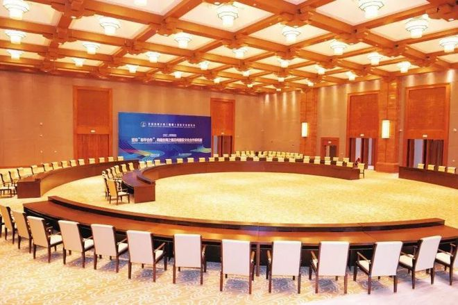 敦煌文艺演出点亮会场，逐西整合丝路特色歌舞与器乐节目