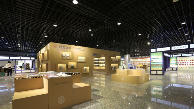 敦煌LED屏幕租赁专业供应，逐西提供P2/P3高清屏及弧形搭建