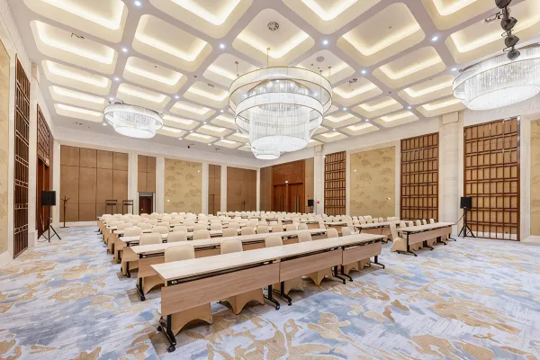 逐西服务团队：敦煌会场搭建团队可同时承接3场千人会议